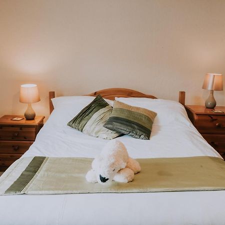 Bed and Breakfast The White Bear Devizes Exterior foto