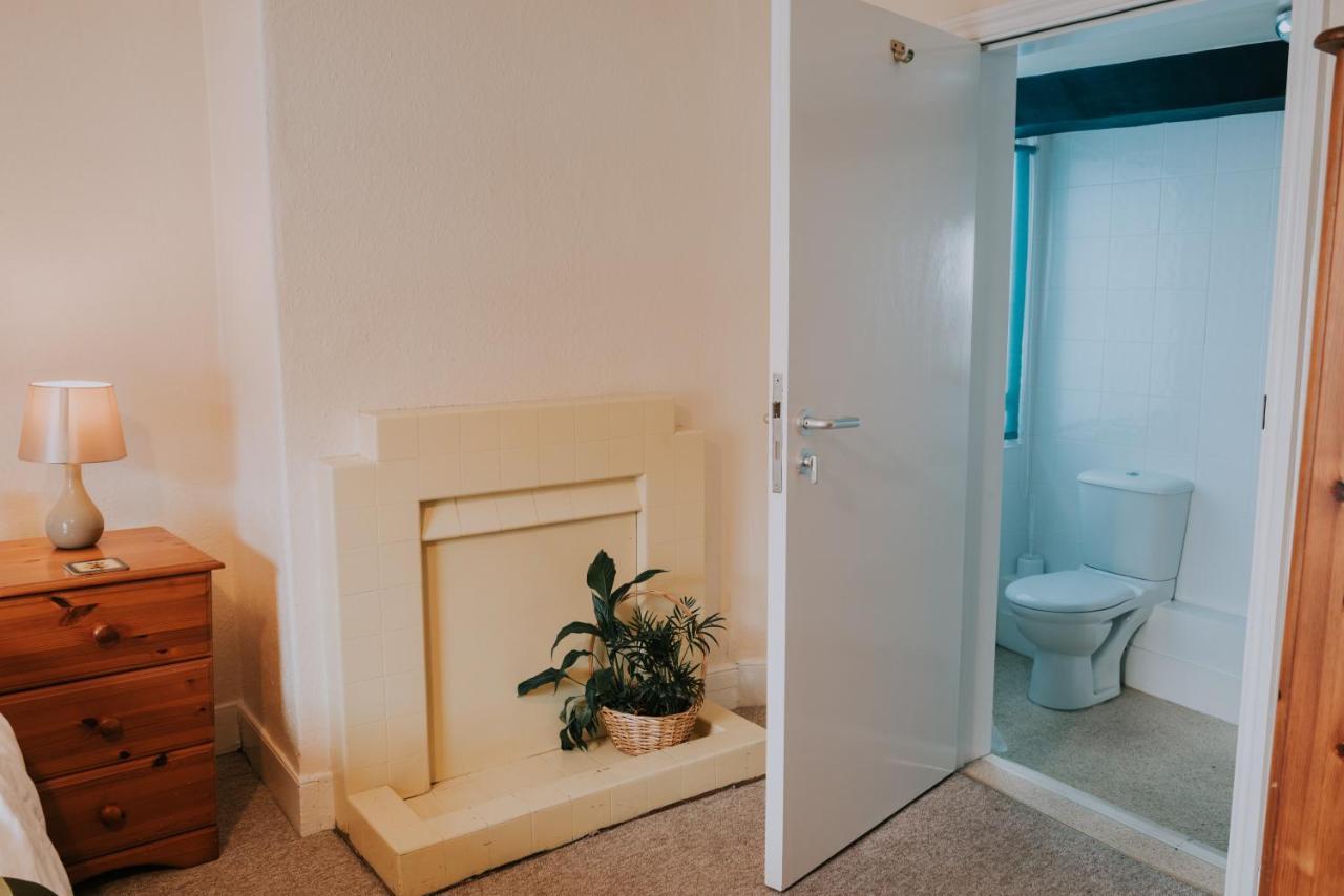 Bed and Breakfast The White Bear Devizes Exterior foto